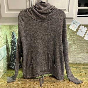 Worn once, Barefoot Dreams PEBBLE BEACH COZYCHIC LITE PULLOVER hoodie